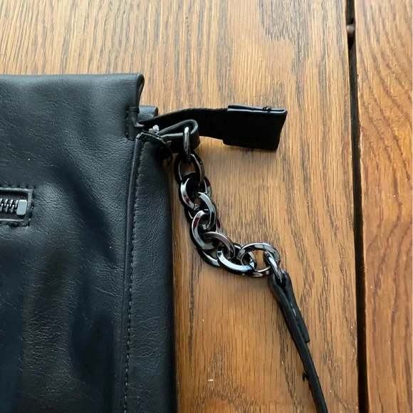 Simply Vera Vera Wang Temsen Black Crossbody Bag - Picture 5 of 10